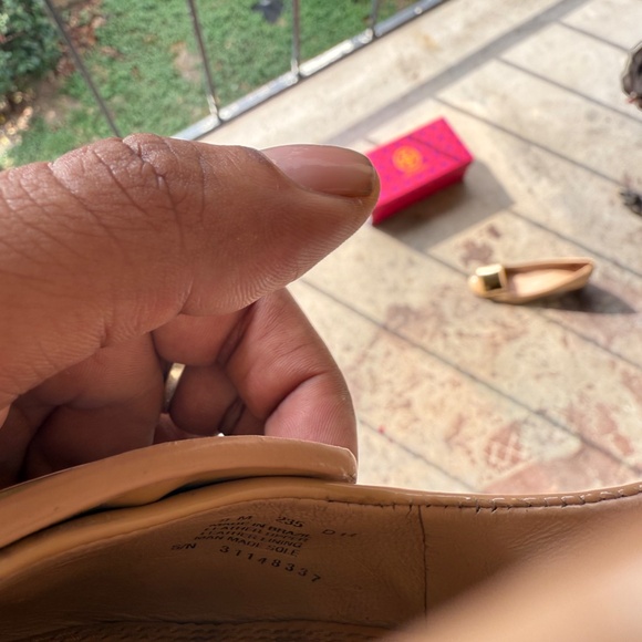 Tory Burch Tiernan Patent Leather Pumps Women’s Size 9 Beige Heels - Picture 9 of 9